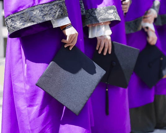 Graduating With Less Loan Debt.