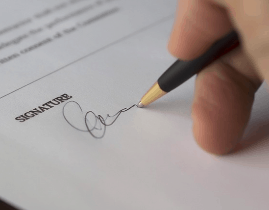 Signing the contract on a personal loan