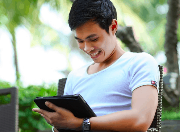 A man applying for a $50000 loan online