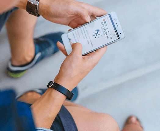 A person who saved money on a cell phone.